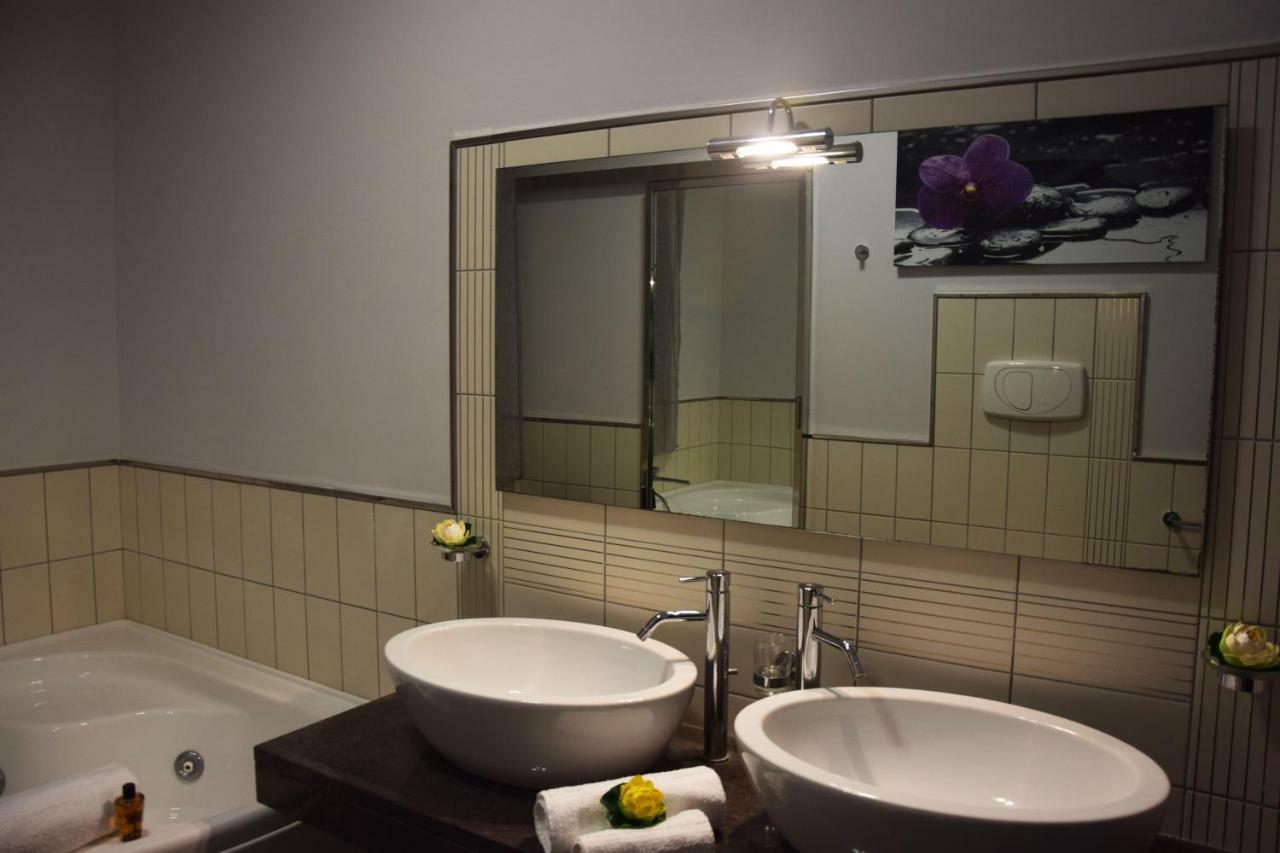 A Casa Di Tony Sicilian Holidays Black Apartment Sciacca Exterior photo